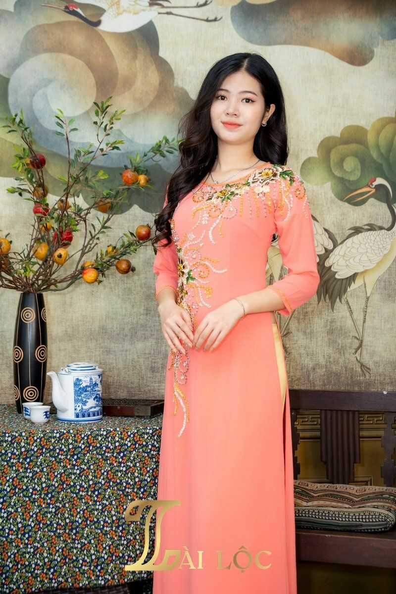 Áo dài bà sui màu hồng trẻ trung