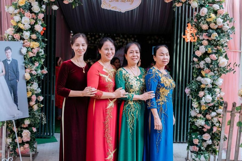 Địa chỉ thuê áo dài cho mẹ cô dâu đẹp tại HCM?