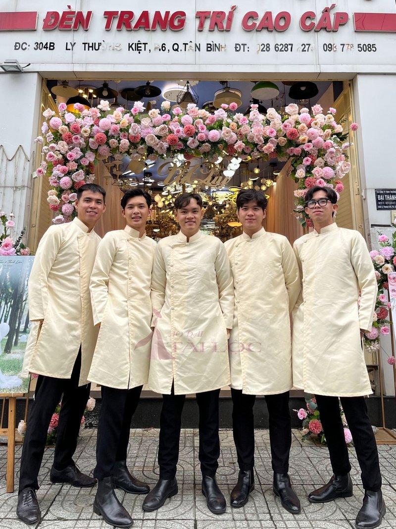 Áo dài bưng quả nam màu trắng kem