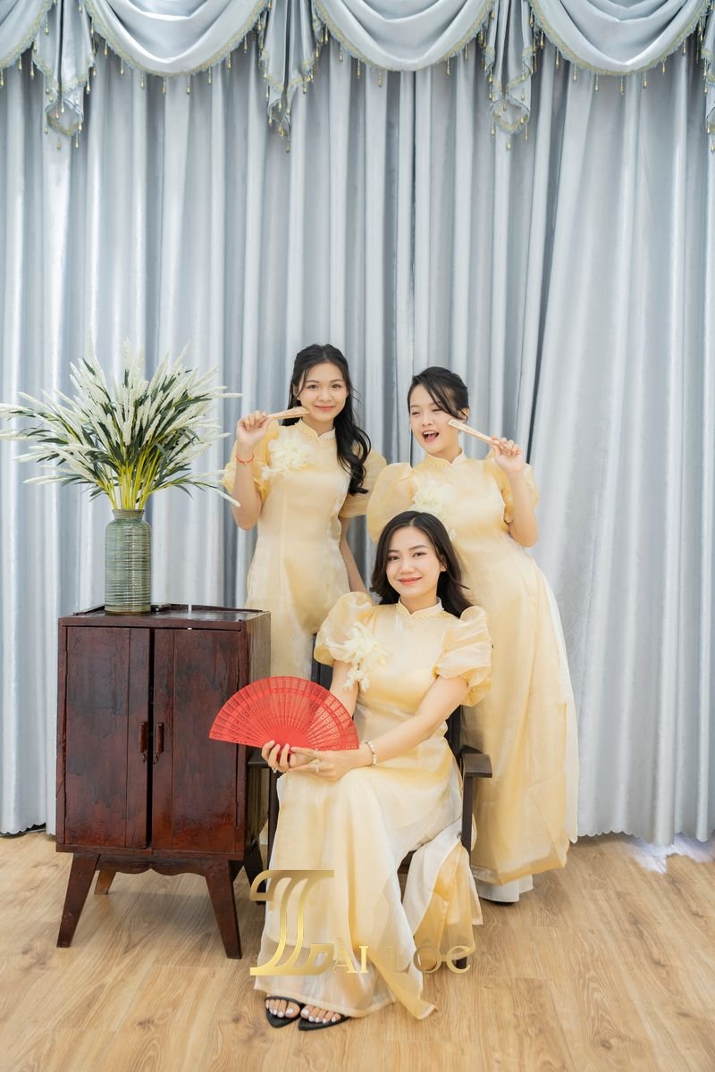 Áo Dài Bưng Quả Kem Tay Phồng Ngắn