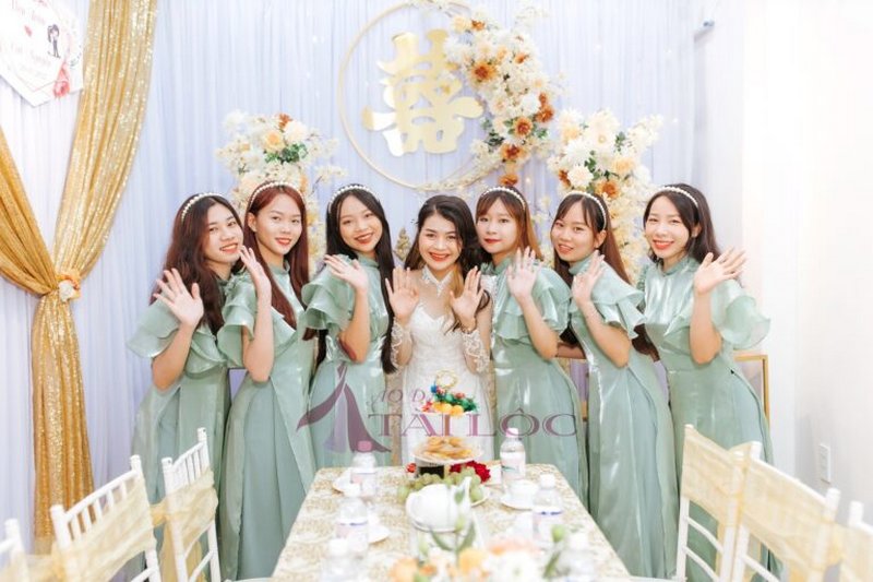 Áo Dài Bê Tráp Màu Xanh Lá Trơn Tay Bèo