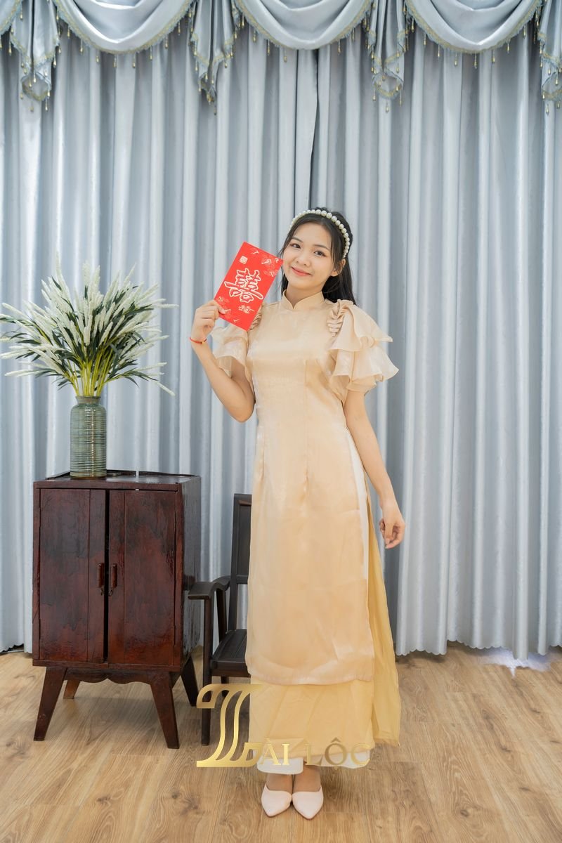 Áo dài bưng mâm quả cưới màu trắng kem đẹp