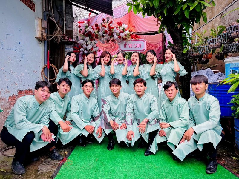 Mẫu Áo Dài Bưng Mâm Quả Cưới Màu Xanh Đẹp