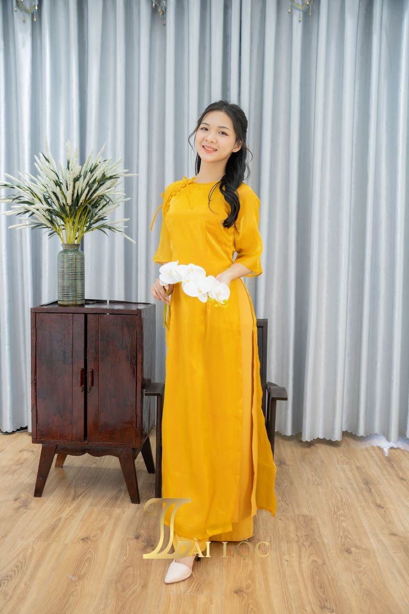 Áo Dài Bưng Quả Vàng Phi Bóng