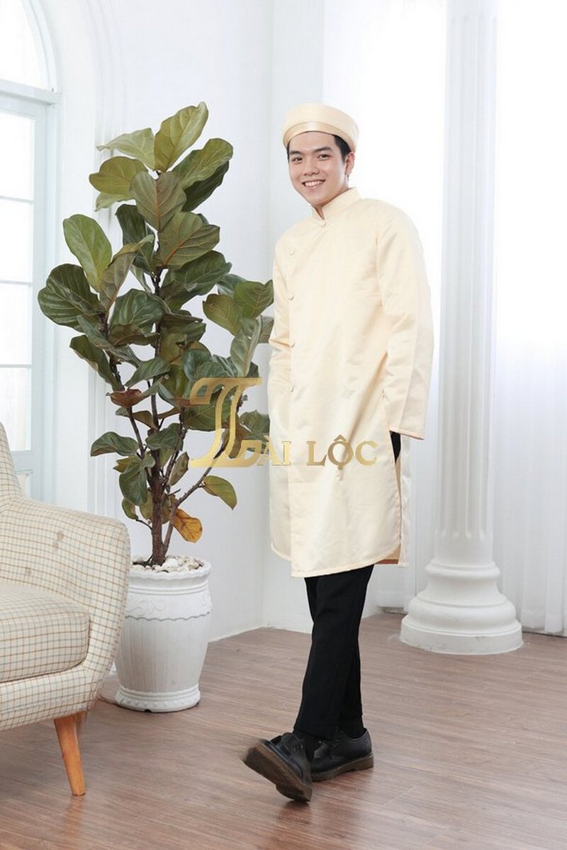 Áo dài bưng quả nam màu vàng