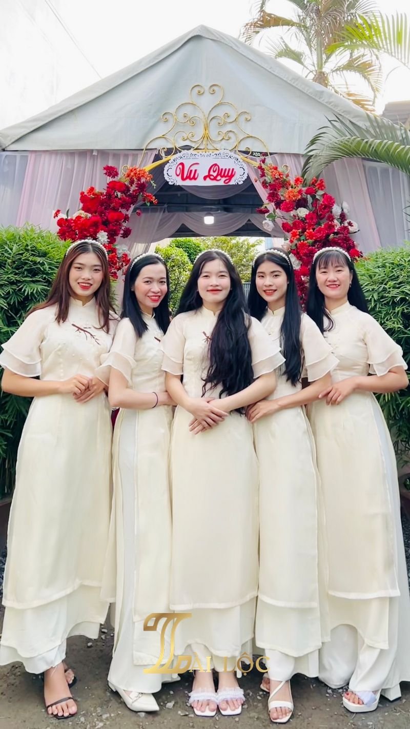 Áo Dài Bê Tráp Kem Hoa Đào Tay Bèo