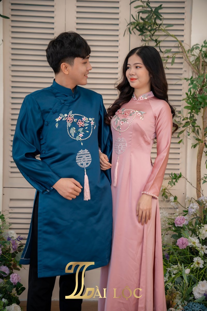 Áo Dài Cưới Cặp Cô dâu Hồng – Chú Rể Xanh Hoa Vòng Chữ Hỷ 