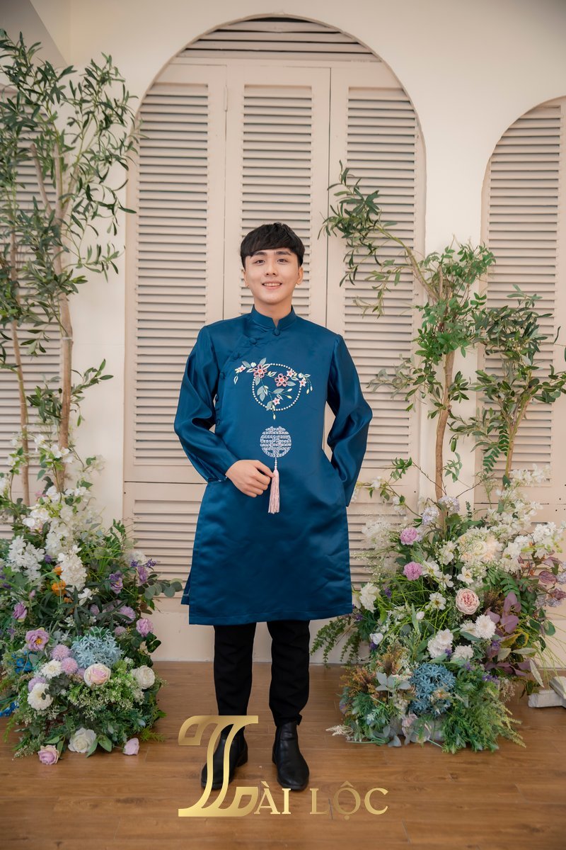 Áo Dài Cưới Chú Rể Xanh Hoa Vòng Chữ Hỷ