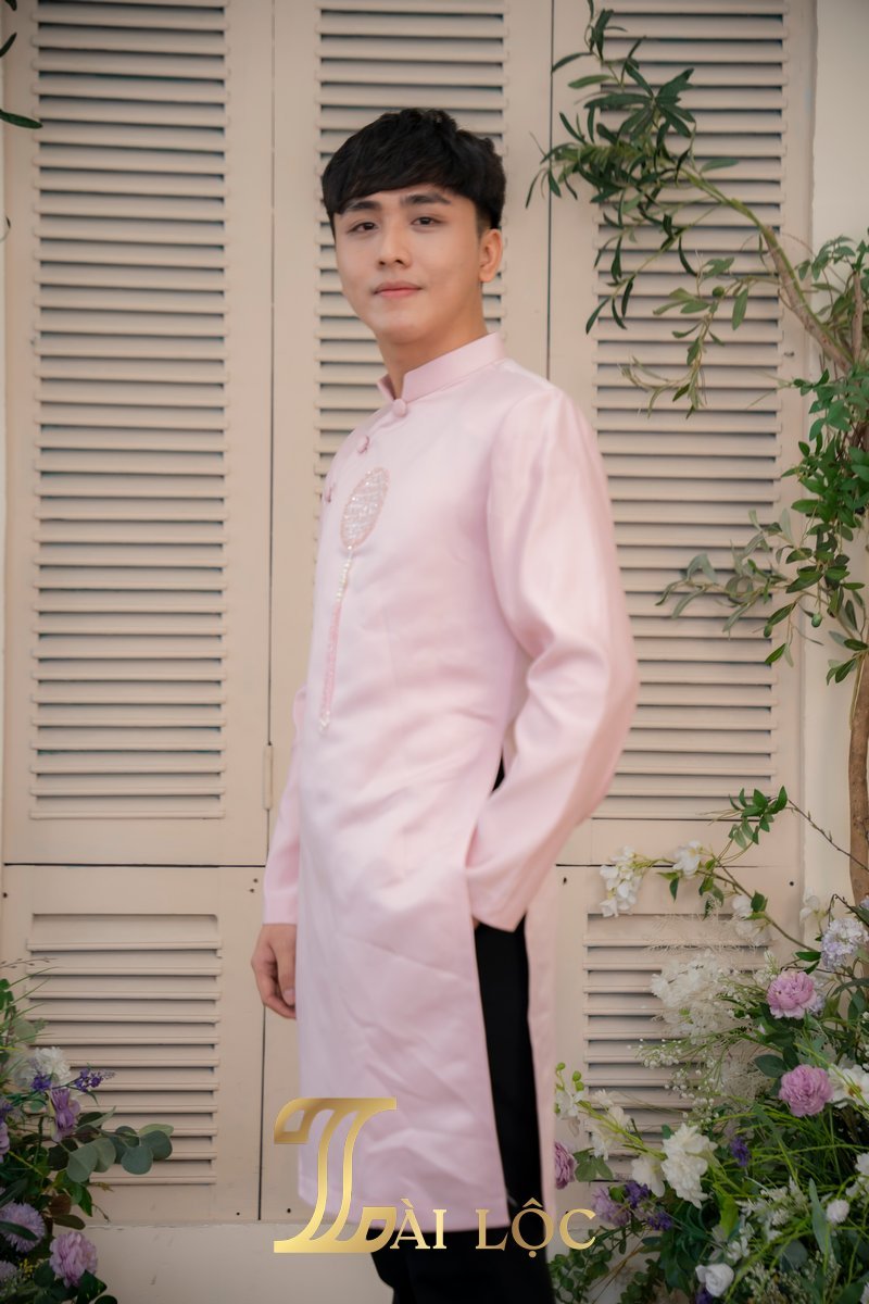 Áo Dài Đám Cưới Chú Rể Lụa Hồng Một Chữ Hỷ