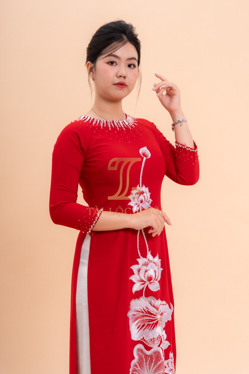 Đôi nét về áo dài bà sui đỏ lụa sen trắng cườm cổ đẹp XL-BSĐL31 Đôi nét về áo dài bà sui đỏ lụa sen trắng cườm cổ đẹp XL-BSĐL31