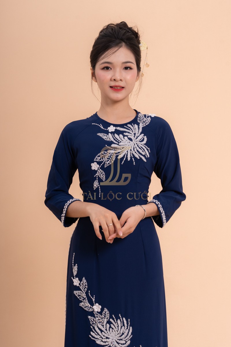Đôi nét về áo dài bà chị sui xanh lụa hoa tuyết mai trắng đẹp XL-BSX42 Đôi nét về áo dài bà chị sui xanh lụa hoa tuyết mai trắng đẹp XL-BSX42