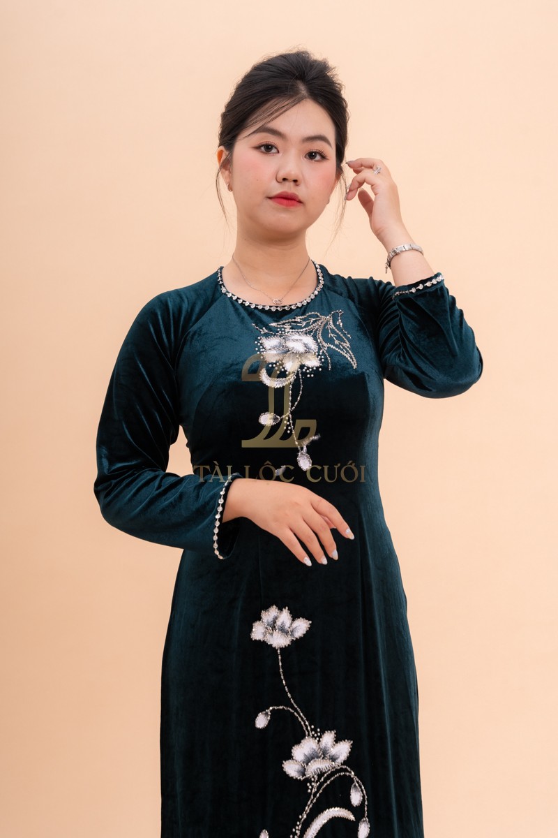 Giới thiệu về áo dài ngồi sui xanh nhung bạch mai đối xứng 2XL-BSXN23 Giới thiệu về áo dài ngồi sui xanh nhung bạch mai đối xứng 2XL-BSXN23