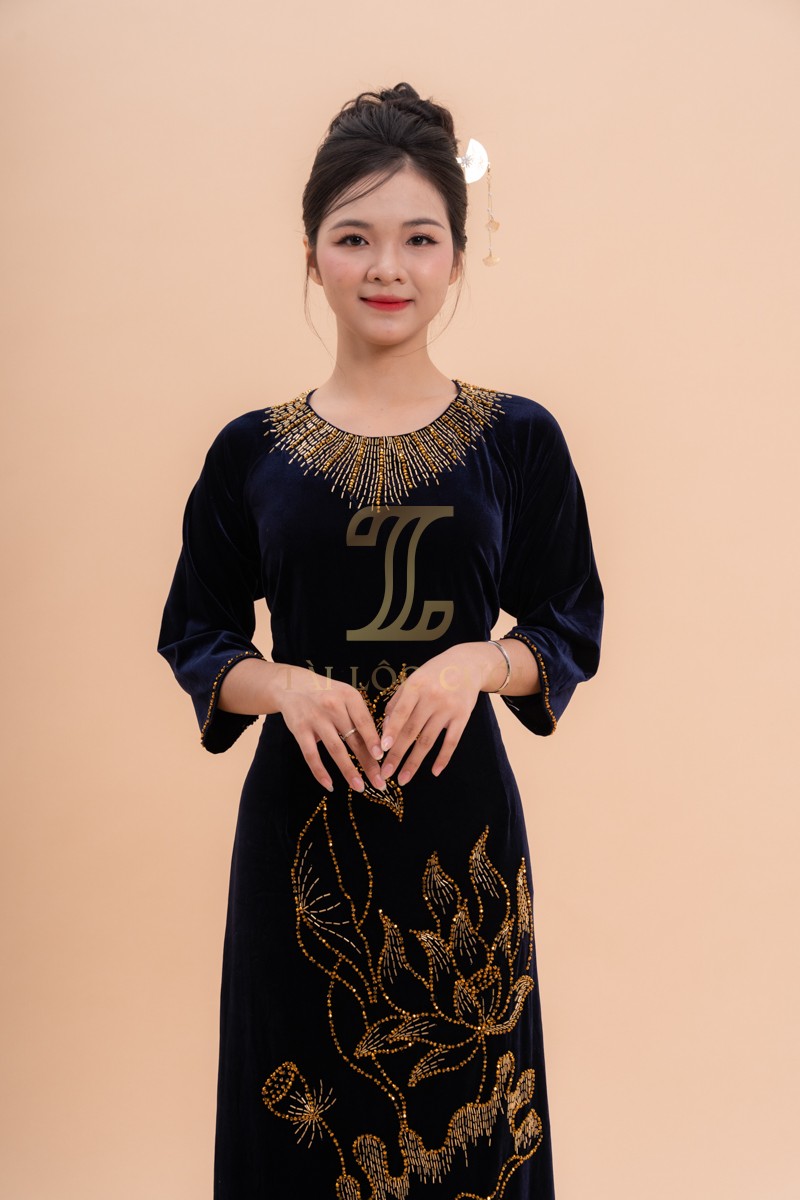 Giá Áo Dài Bà Sui Xanh Nhung Kết Cườm Sen Vàng XL-CNQ7BSXN1 Giá Áo Dài Bà Sui Xanh Nhung Kết Cườm Sen Vàng XL-CNQ7BSXN1